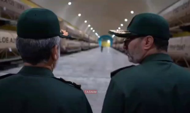 بازدید شهیدان حاجیزاده و محمود باقری از شهر موشکی زیرزمینی: نشانهای از قدرت نظامی ایران بازدید شهیدان حاجیزاده و محمود باقری از شهر موشکی زیرزمینی: نشانهای از قدرت نظامی ایران